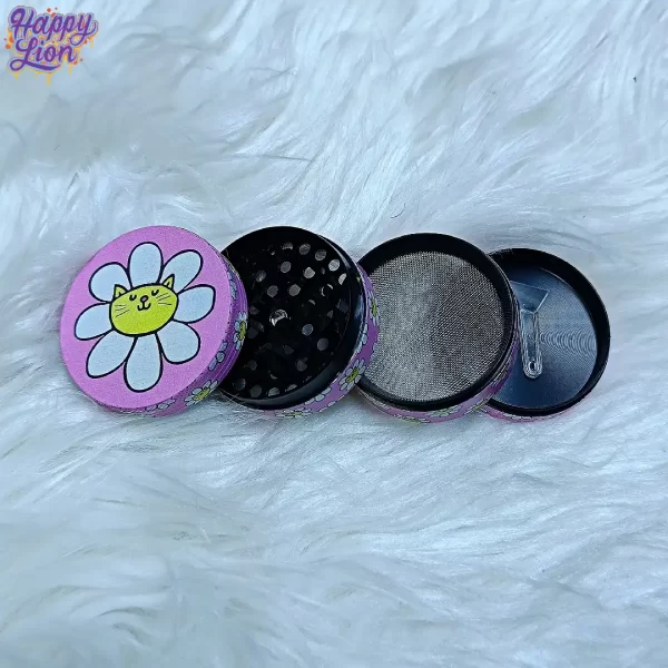 Cat in flowers grinder 5cm - Imagen 3